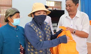 Ủy ban MTTQ Việt Nam các cấp tỉnh Bình Dương: Mang mùa xuân đến với người nghèo