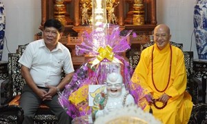 Lãnh đạo MTTQ Việt Nam tỉnh Thừa Thiên - Huế thăm, chúc mừng Đại lễ Phật đản 2023