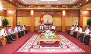 Đoàn đại biểu Hội đồng Quốc gia Mặt trận Đoàn kết Phát triển Tổ quốc Campuchia chào xã giao lãnh đạo tỉnh Lạng Sơn
