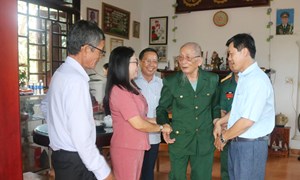 Ủy ban MTTQ Việt Nam tỉnh Bình Thuận thăm gia đình chiến sĩ tham gia chiến dịch Điện Biên Phủ