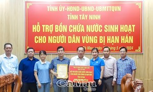 Cà Mau: Tiếp nhận 500 triệu đồng của tỉnh Tây Ninh hỗ trợ hộ nghèo vùng khô hạn
