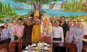 Ủy ban MTTQ Việt Nam tỉnh Bình Thuận thăm, chúc mừng Đại lễ Phật đản