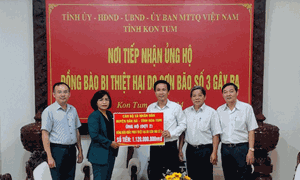 Ủy ban MTTQ tỉnh Kon Tum tiếp nhận hơn 1,1 tỷ đồng ủng hộ đồng bào khắc phục hậu quả do cơn bão số 3 gây ra