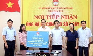 Tỉnh Vĩnh Phúc trao 3 tỷ đồng hỗ trợ tỉnh Phú Thọ khắc phục thiệt hại do bão số 3