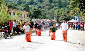 Biên cương vui Ngày hội Đại đoàn kết