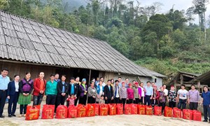 Lào Cai: Chăm lo để người nghèo đón Tết đầm ấm, an vui