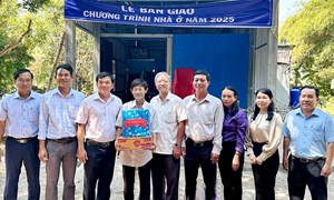 Mang Tết đến với người nghèo huyện Tri Tôn