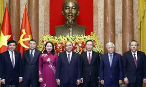 Bàn giao công tác giữa nguyên Chủ tịch nước Nguyễn Xuân Phúc và Quyền Chủ tịch nước Võ Thị Ánh Xuân
