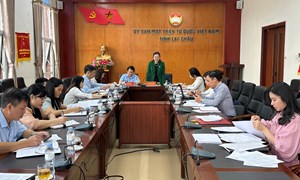 Phó Chủ tịch Trương Thị Ngọc Ánh kiểm tra việc quản lý, sử dụng Quỹ “Vì người nghèo” tại Lai Châu 