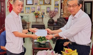 Chủ tịch UBMTTQ Việt Nam tỉnh Trà Vinh thăm, chúc mừng lễ Phục sinh năm 2023