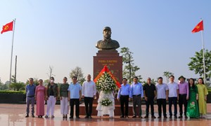 Đoàn đại biểu cấp cao Ủy ban bảo vệ Cách mạng Cuba dâng hoa tại Công viên Fidel và thăm các di tích lịch sử tại Quảng Trị