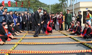 Đoàn đại biểu Mặt trận Tổ quốc Việt Nam và Chính hiệp Trung Quốc hòa chung niềm vui Ngày hội đại đoàn kết với nhân dân tỉnh Quảng Ninh