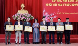 Ủy ban Trung ương MTTQ Việt Nam gặp mặt, vinh danh 7 tập thể, 15 cá nhân người Việt Nam ở nước ngoài tiêu biểu