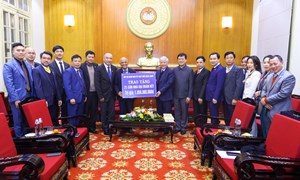 Hiệp hội Doanh nhân Việt Nam ở nước ngoài trao tặng 21 căn nhà Đại đoàn kết cho hộ nghèo của tỉnh Điện Biên và các tỉnh Tây Bắc