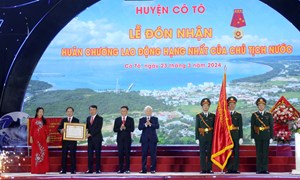 Chủ tịch Ủy ban Trung ương MTTQ Việt Nam Đỗ Văn Chiến dự Lễ kỷ niệm 30 năm thành lập huyện Cô Tô, tỉnh Quảng Ninh