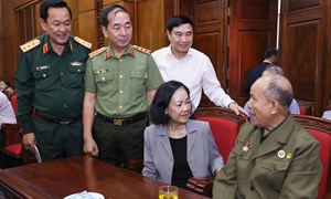 Thường trực Ban Bí thư Trương Thị Mai làm việc với Ban Thường vụ Tỉnh ủy Điện Biên