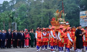 Trang trọng Lễ dâng hương dâng hương tưởng niệm các Vua Hùng tại Điện Kính Thiên, tỉnh Phú Thọ