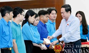 Chủ tịch Quốc hội Trần Thanh Mẫn tiếp xúc cử tri tại thành phố Ngã Bảy, Hậu Giang