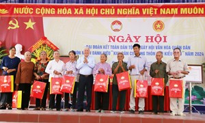 Chủ tịch Ủy ban Trung ương MTTQ Việt Nam Đỗ Văn Chiến dự Ngày hội đại đoàn kết toàn dân tộc tại tỉnh Hưng Yên