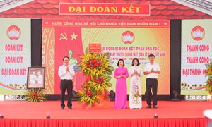 Bí thư Thành ủy Hải Phòng Lê Tiến Châu tham dự Ngày hội Đại đoàn kết toàn dân tộc tại xã Hữu Bằng, huyện Kiến Thụy