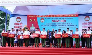 Sôi nổi Ngày hội Đại đoàn kết toàn dân tộc ở xã Ea Ktur