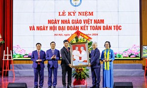 Chủ tịch Đỗ Văn Chiến dự Lễ kỷ niệm ngày Nhà giáo Việt Nam và Ngày hội Đại đoàn kết toàn dân tộc năm 2024 tại Học viện Tài Chính