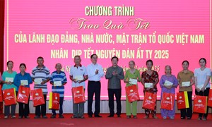 Phó Thủ tướng Trần Hồng Hà thăm, tặng quà Tết cho hộ nghèo, có hoàn cảnh khó khăn tại tỉnh Bà Rịa-Vũng Tàu