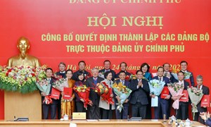 Thủ tướng trao Quyết định thành lập 15 đảng bộ trực thuộc Đảng uỷ Chính phủ