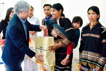 Lãnh đạo Đảng, Nhà nước, MTTQ Việt Nam chăm lo Tết cho người nghèo
