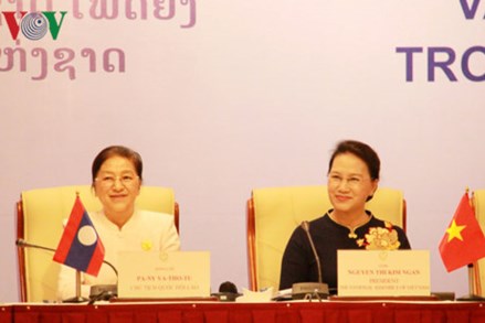 Việt-Lào thảo luận về vai trò nữ đại biểu trong hoạt động Quốc hội