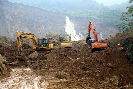 Khẩn trương khắc phục hậu quả vụ sạt lở đất đá tại Tân Lạc, Hòa Bình