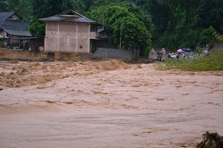 Mưa bão gây thiệt hại thảm khốc ở miền Bắc: Dự báo thiên tai chưa sát thực tế