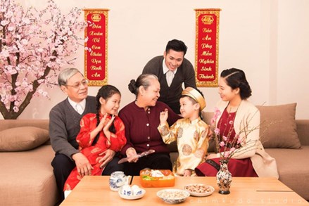 Xây dựng môi trường văn hóa mà trọng tâm là xây dựng văn hóa gia đình ở Việt Nam hiện nay 