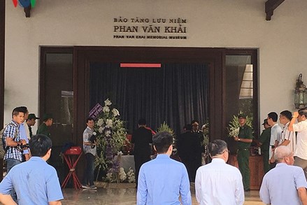 Xúc động người dân đến viếng nguyên Thủ tướng Phan Văn Khải tại tư gia