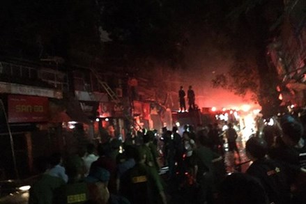 Thống kê thiệt hại, xác định nguyên nhân vụ hỏa hoạn ở Ngọc Khánh 