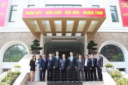  Đoàn đại biểu Chính Hiệp khu tự trị Tây Tạng thăm, làm việc tại TP Hồ Chí Minh