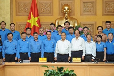 Thủ tướng Nguyễn Xuân Phúc làm việc với Đoàn Chủ tịch Tổng LĐLĐ Việt Nam