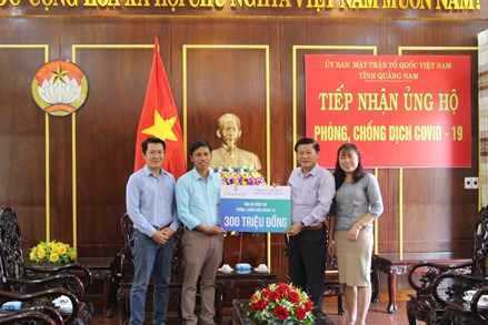 Quảng Nam: Tiếp nhận 300 triệu đồng ủng hộ phòng chống dịch bệnh Covid-19