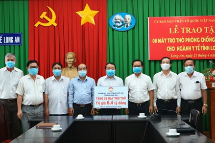 Ủy ban MTTQ Việt Nam tỉnh Long An vận động hỗ trợ 8 máy trợ thở