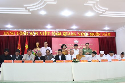 Ký kết Chương trình phối hợp giữa Ủy ban Mặt trận Tổ quốc Việt Nam tỉnh Đắk Lắk với các tổ chức tôn giáo 