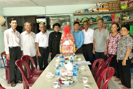 Ủy ban MTTQ Việt Nam tỉnh Đồng Nai thăm và chúc mừng lễ Khai đạo Phật giáo Hòa Hảo
