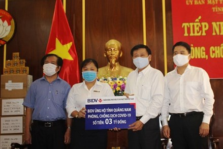 Mặt trận Quảng Nam chuyển hơn 6,1 tỷ đồng cho các đơn vị lo chống dịch