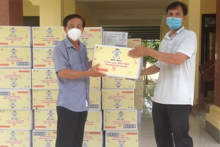 Mặt trận Quảng Nam tiếp nhận vật tư y tế phòng, chống dịch Covid-19