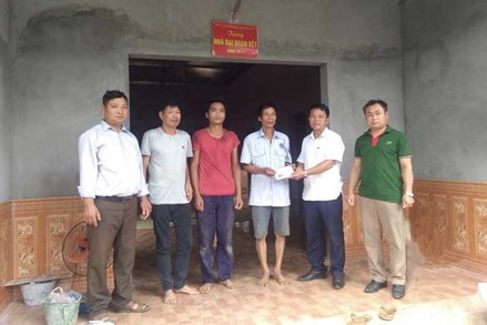 Huyện Đà Bắc (Hòa Bình): Bàn giao nhà Đại đoàn kết cho hộ chính sách xã Toàn Sơn