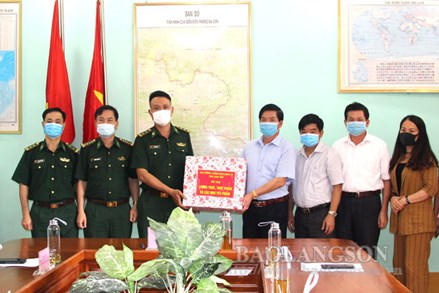 Ủy ban Mặt trận Tổ quốc tỉnh Lạng Sơn thăm, tặng quà Đồn Biên phòng Ba Sơn