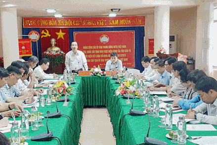 Phó Chủ tịch Ngô Sách Thực làm việc với Uỷ ban MTTQ Việt Nam Tỉnh Kon Tum