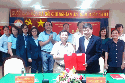 Kon Tum: Tổ chức Lễ ký kết Hợp đồng tài trợ xây dựng 100 căn nhà đại đoàn kết cho 100 hộ nghèo 