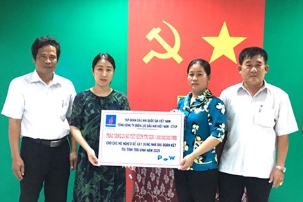 Trà Vinh: Trao 25 sổ tiết kiệm trị giá 1 tỷ đồng cho hộ nghèo huyện Trà Cú