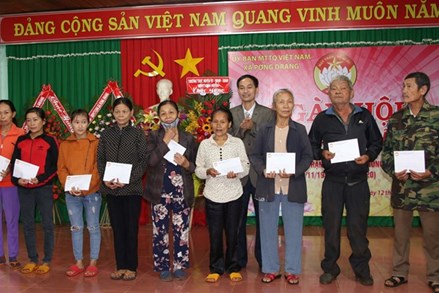 Tưng bừng Ngày hội Đại đoàn kết toàn dân tộc xã Pơng Drang