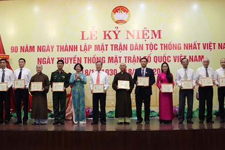 Đà Nẵng:Trao tặng 142 kỷ niệm chương “Vì sự nghiệp đại đoàn kết toàn dân tộc”